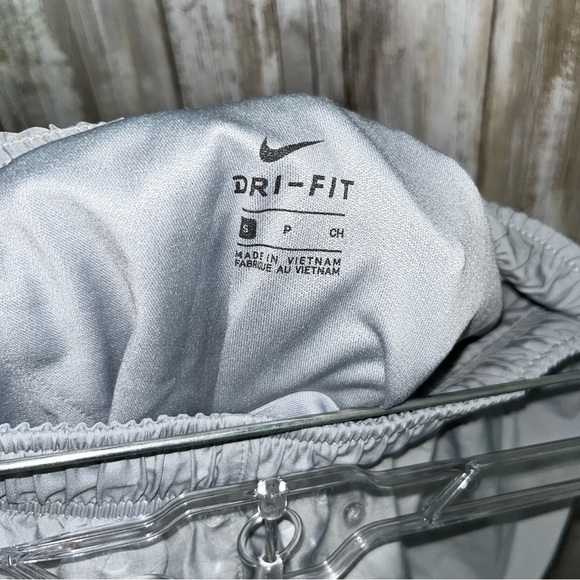 Nike Grey Tempo Shorts - Picture 4 of 4